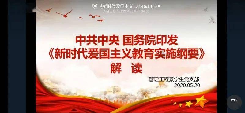 沙滩游玩的女孩们